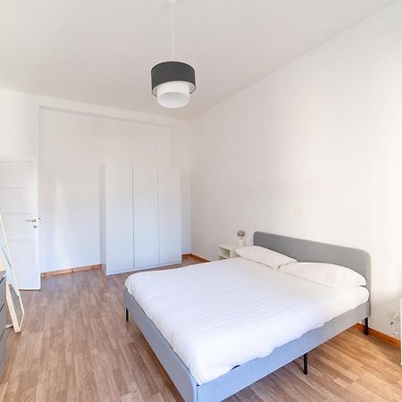 Hbhall Residenze Darsena Milan Bagian luar foto
