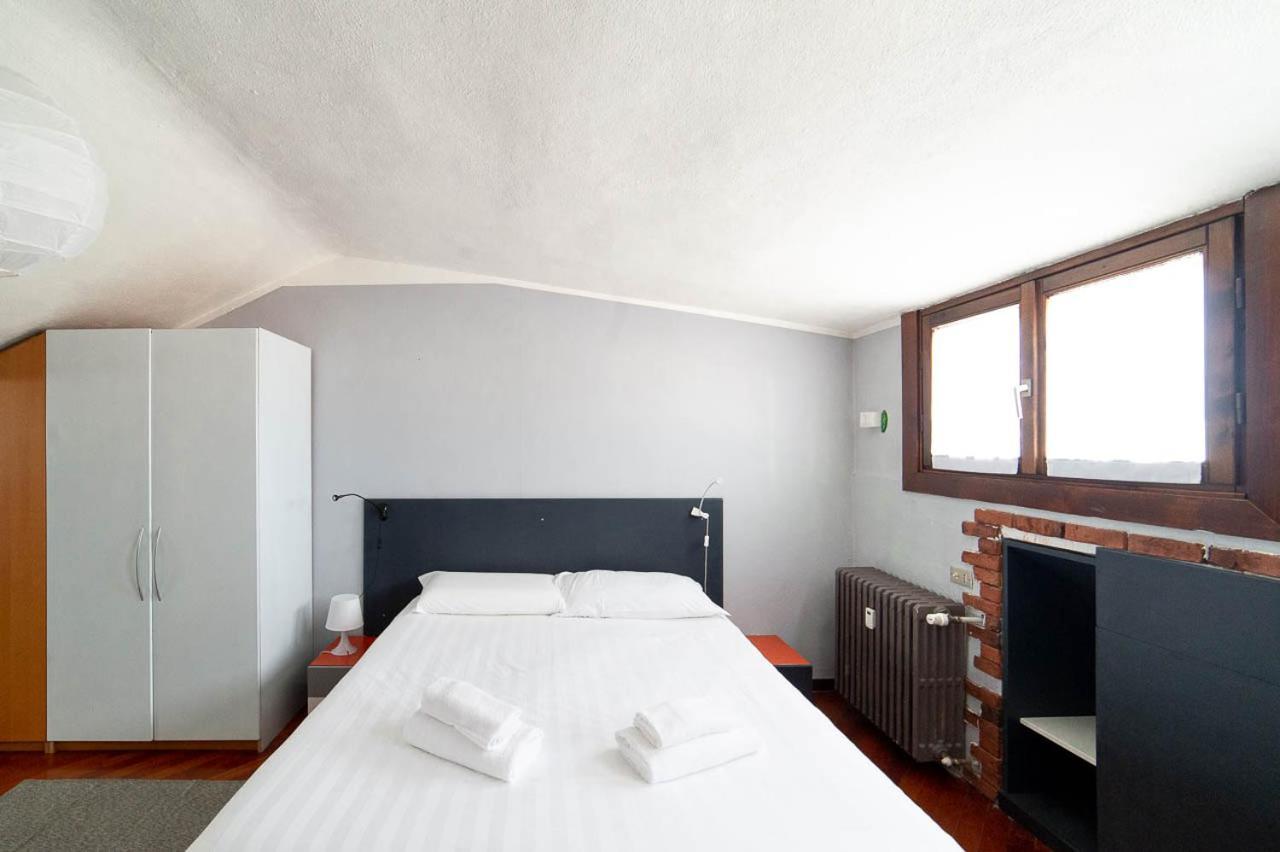 Hbhall Residenze Darsena Milan Bagian luar foto