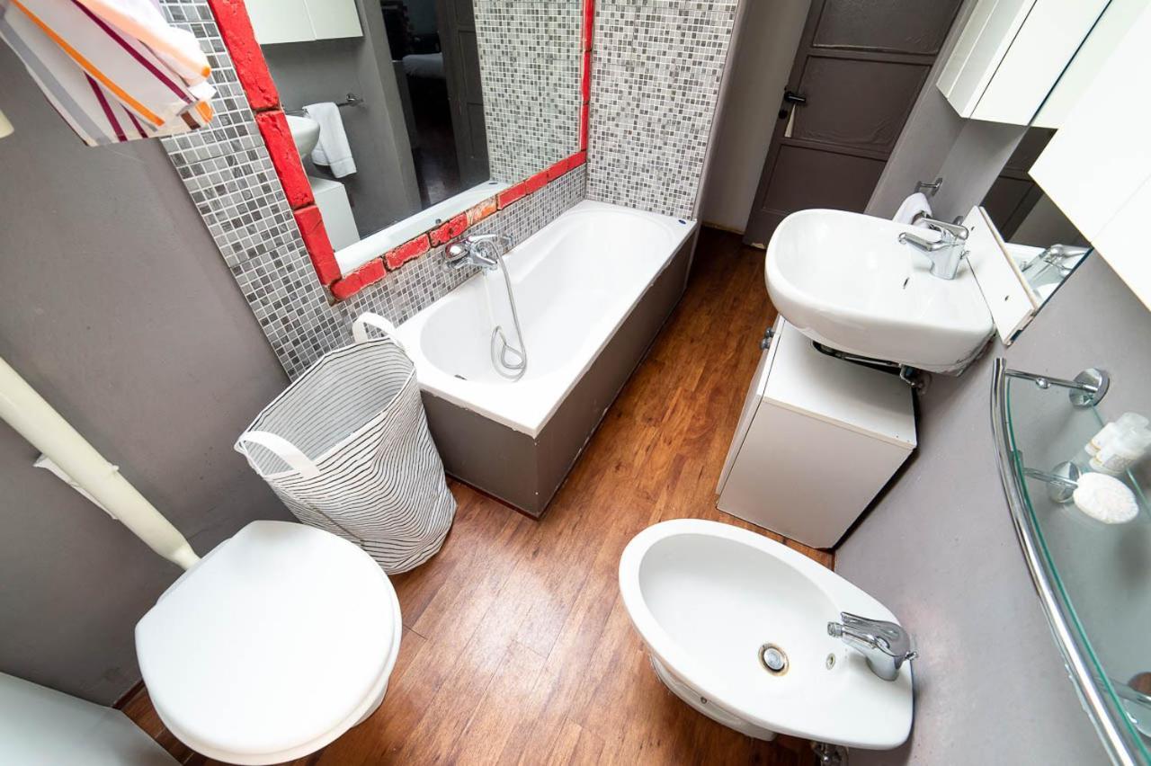Hbhall Residenze Darsena Milan Bagian luar foto