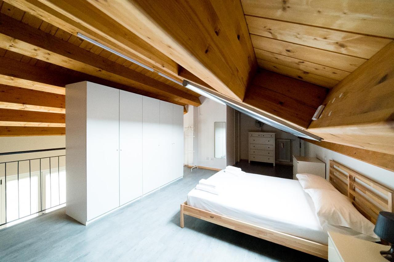 Hbhall Residenze Darsena Milan Bagian luar foto
