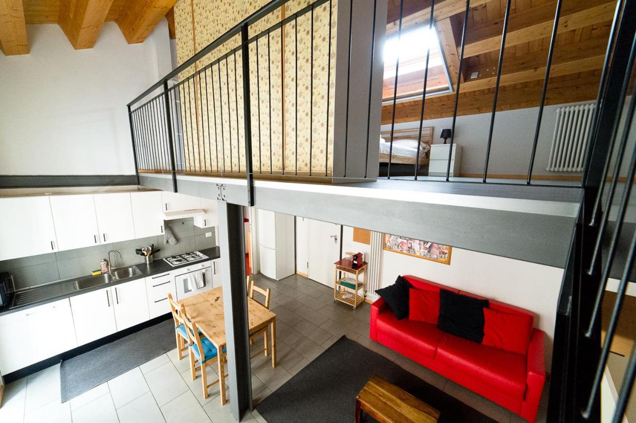 Hbhall Residenze Darsena Milan Bagian luar foto