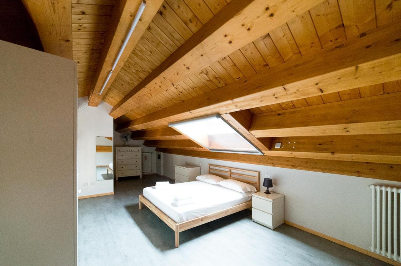 Hbhall Residenze Darsena Milan Bagian luar foto