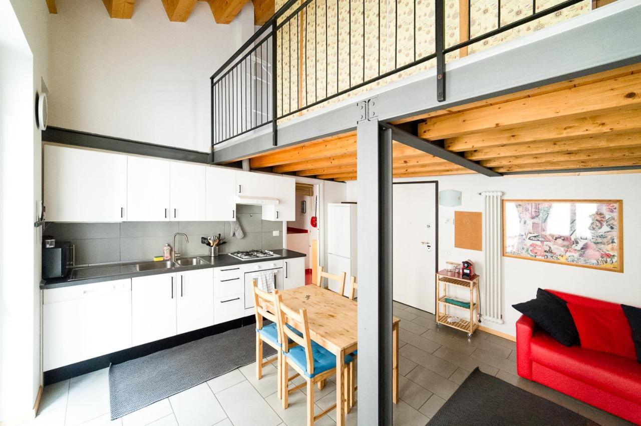 Hbhall Residenze Darsena Milan Bagian luar foto