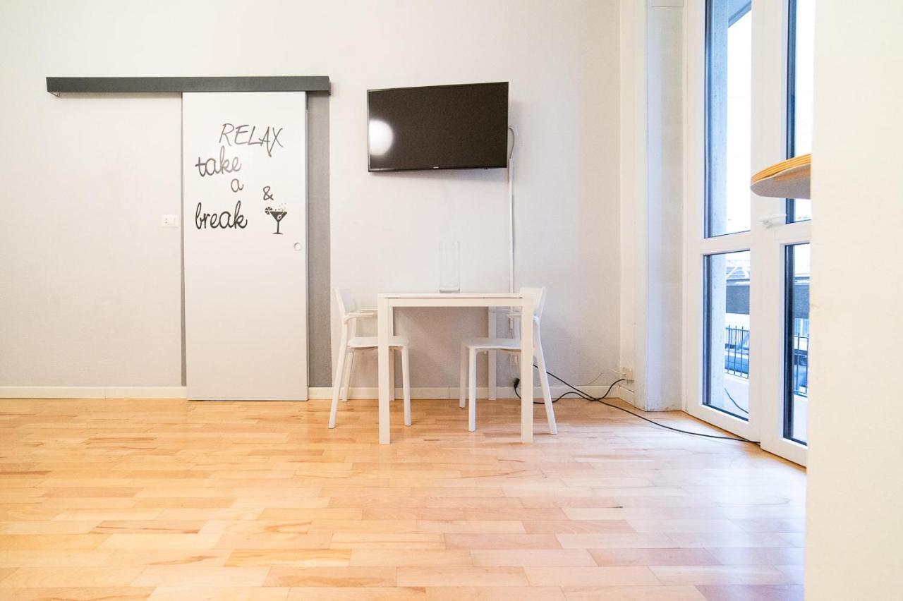 Hbhall Residenze Darsena Milan Bagian luar foto