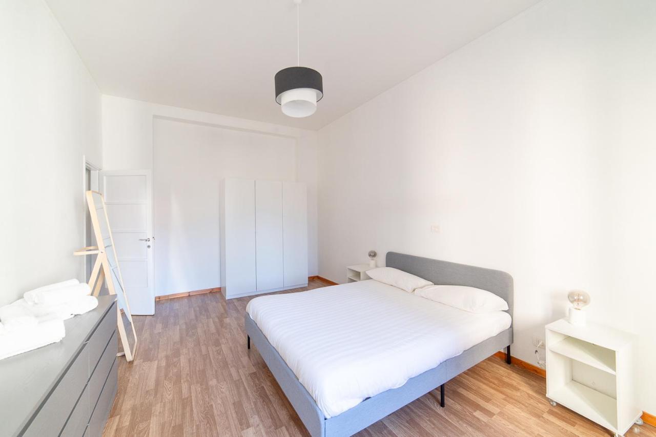 Hbhall Residenze Darsena Milan Bagian luar foto