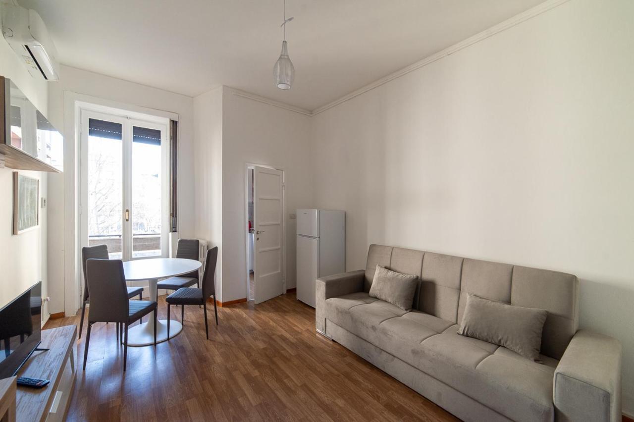 Hbhall Residenze Darsena Milan Bagian luar foto